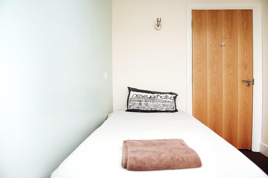 Oliver House Hostel *
